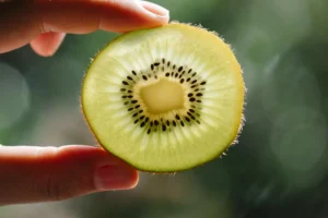 Aç Karna Kivi Yemek